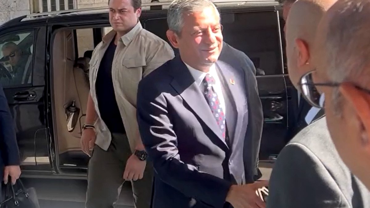Özgür Özel'den Kritik CAO Toplantısı: Yol Haritası Belirleniyor