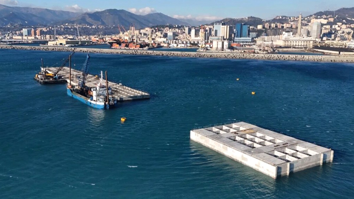 Akdeniz'de Dev Liman Projesi: Cenova'ya Büyük Beton Bloklarla Koruma Duvarı