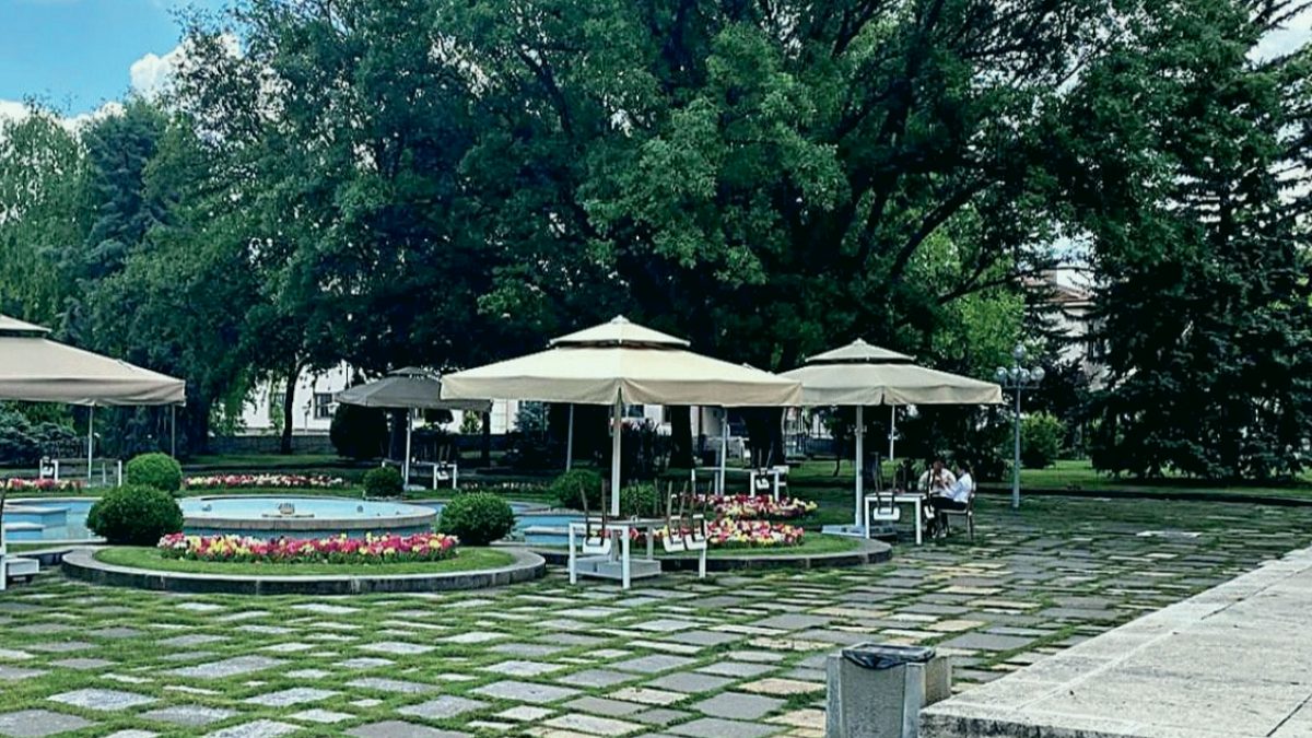 Meclis'te Gerilim: CHP Grup Toplantısı İçin Bahçe Bile Hazırlandı