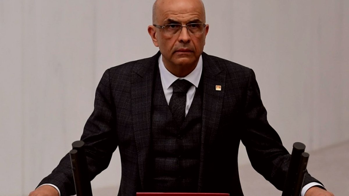 CHP'de Kurultay Çağrısı ve İmza Atmayan Vekiller: Siyasi Dengeler Mercek Altında