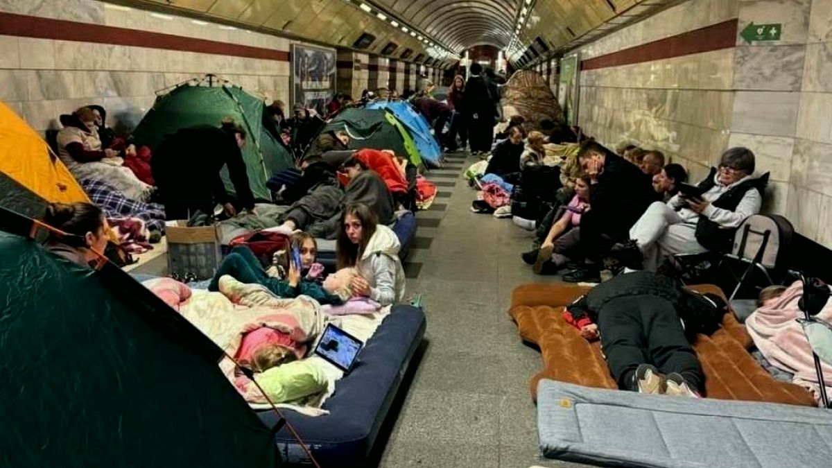 Rusya'dan Ukrayna'ya Büyük Saldırı: Kiev'de Metrolar Sığınak Oldu, Çok Sayıda Ölü ve Yaralı Var