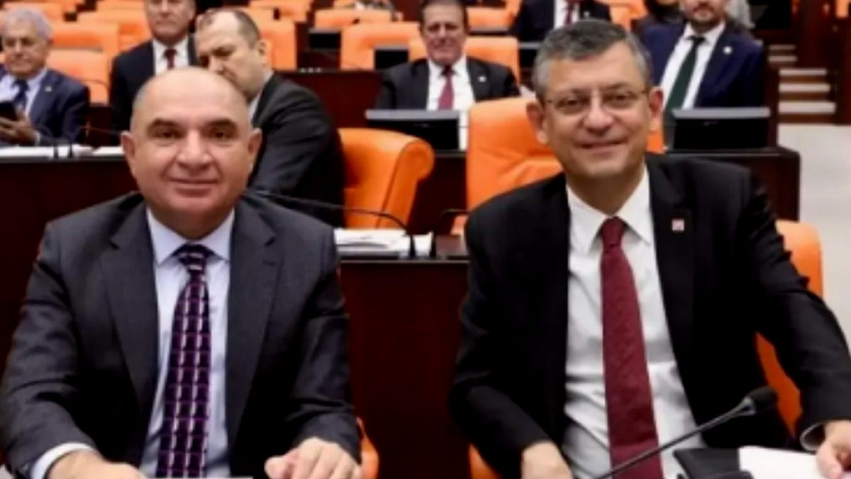 CHP'de Görev Değişimi Sonrası Şaşırtan Gelişmeler: Tarhan'dan Özel'e Övgüler