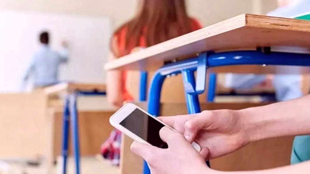 Polonya'dan İlkokullarda Cep Telefonu Yasağı: Dijital Dikkat Dağınıklığına Karşı Kapsamlı Adım