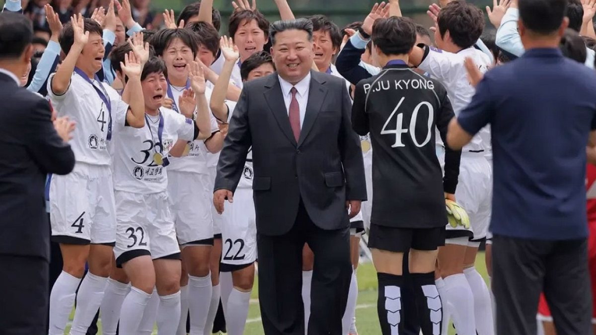 Kuzey Kore Kadın Futbol Takımı Şampiyon Oldu: Kim Jong-un'dan Coşkulu Karşılama