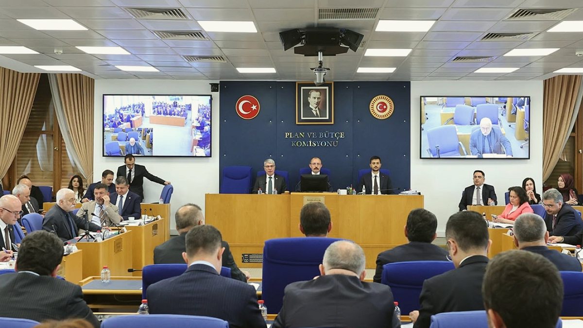 Emniyet Teşkilatı'nda Amir Kadrolarında Yeni Düzenlemeler Yapıldı