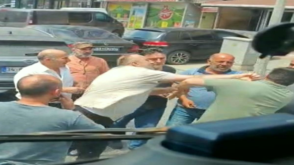 Yol Verme Tartışması Kanlı Bitti: Sürücüler Tekme-Yumruk Dövüştü