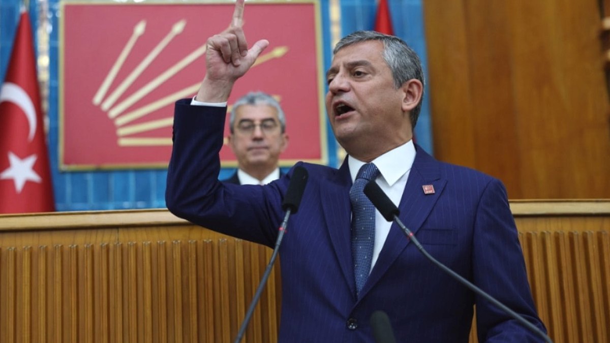 CHP Lideri Özel'den Sert Açıklamalar: 'İtirafçı Alçaklar Partinin Çatısında Oturuyor'