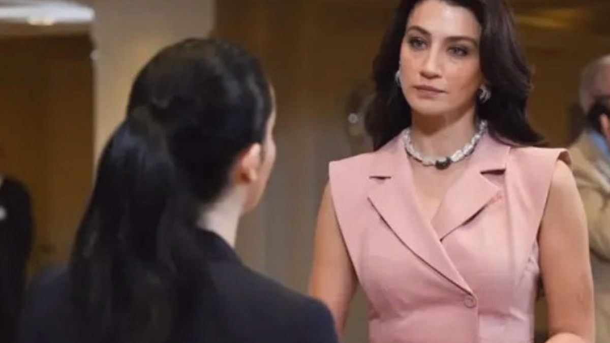 Demet Özdemir'in Rol Arkadaşını Takip Etmeyi Bırakması Kafa Karıştırdı