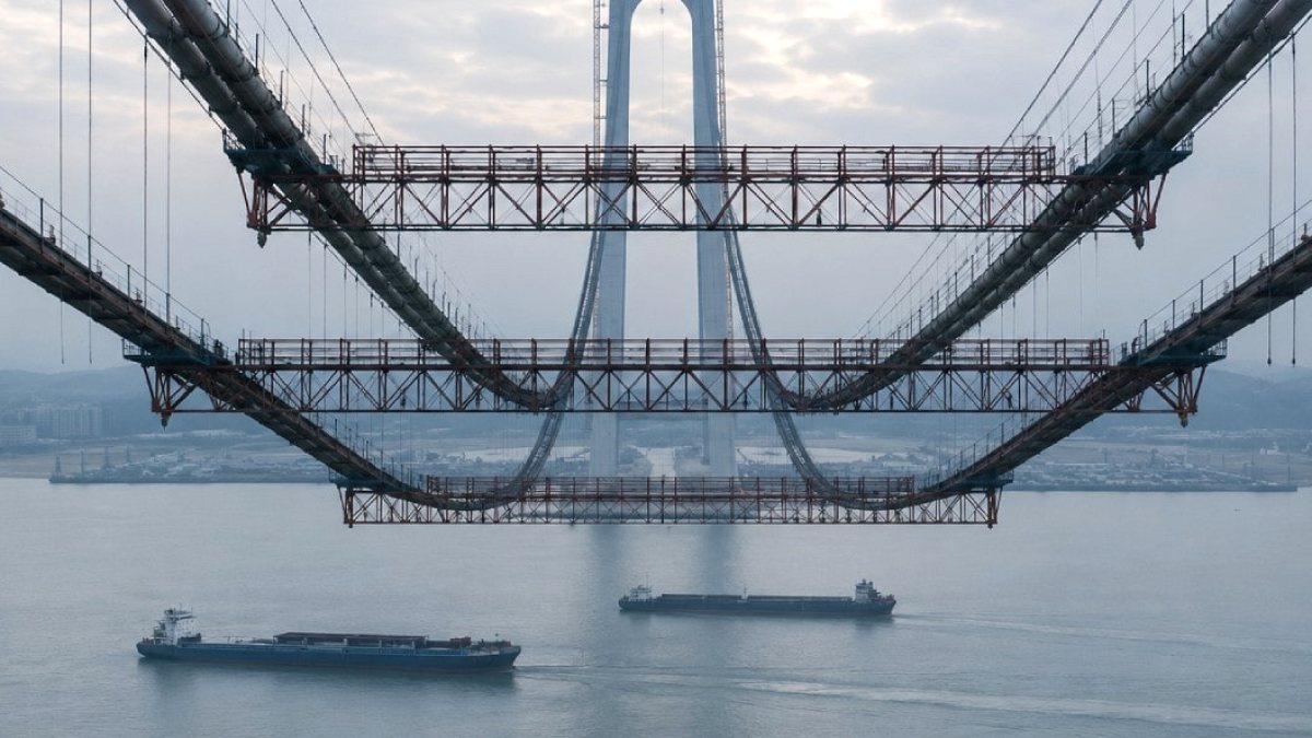 Çin'de Dev Bir Mühendislik Harikası: Yangtze Nehri Üzerinde İki Katlı Köprü Sona Yaklaşıyor