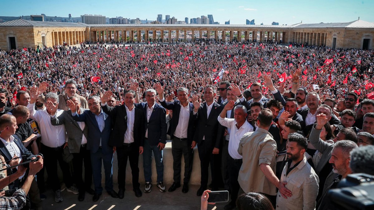 CHP'de Kritik Eşik: Yeni Parti Sinyali ve İç Mücadele Derinleşiyor
