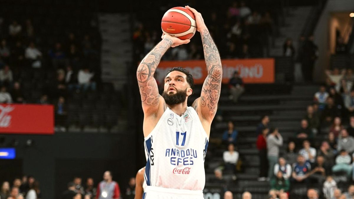 Anadolu Efes'in Yıldız Oyuncusu Vincent Poirier Sahalardan Uzak Kalacak