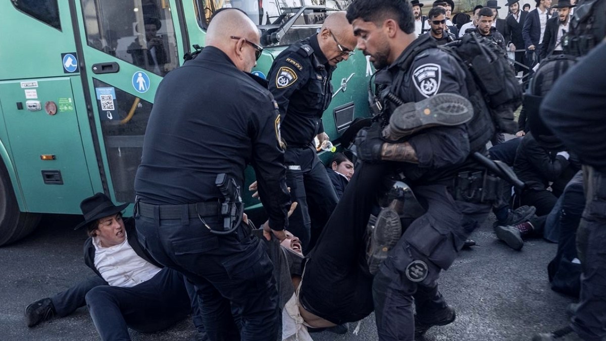 İsrail'de Zorunlu Askerlik Tartışması Yüksek Mahkeme Üyesinin Evine Taşıdı