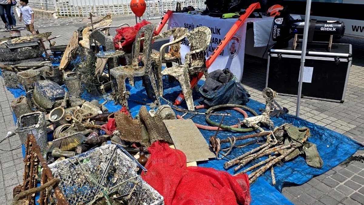 Mudanya'da Deniz Dibinden Çıkan 2.5 Ton Atık, Kirliliğin Boyutunu Gözler Önüne Serdi