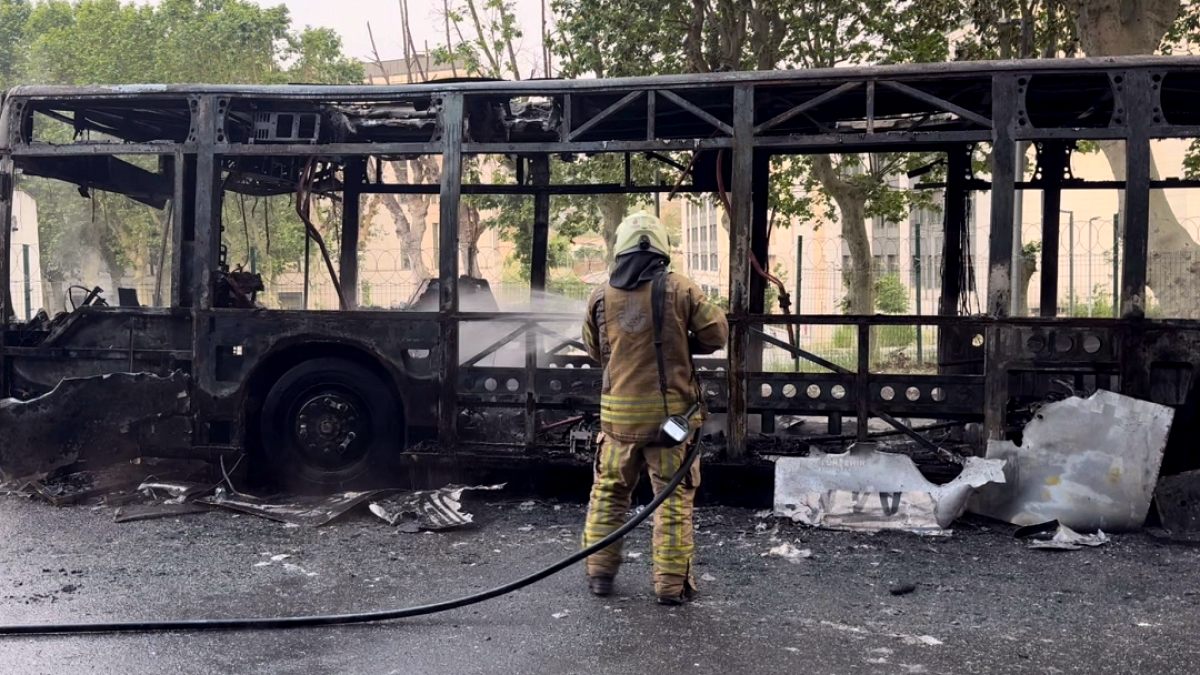 Beykoz'da Seyir Halindeki İETT Otobüsü Küle Döndü