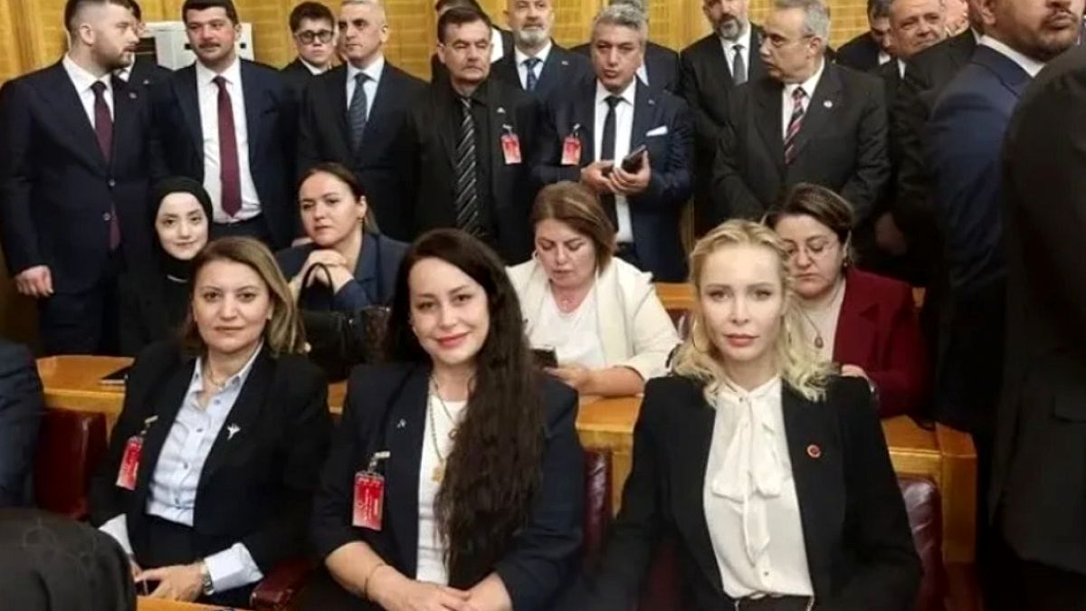 Ayşegül Yıldız Siyasete Atıldı: MHP'ye Katıldığını Duyurdu
