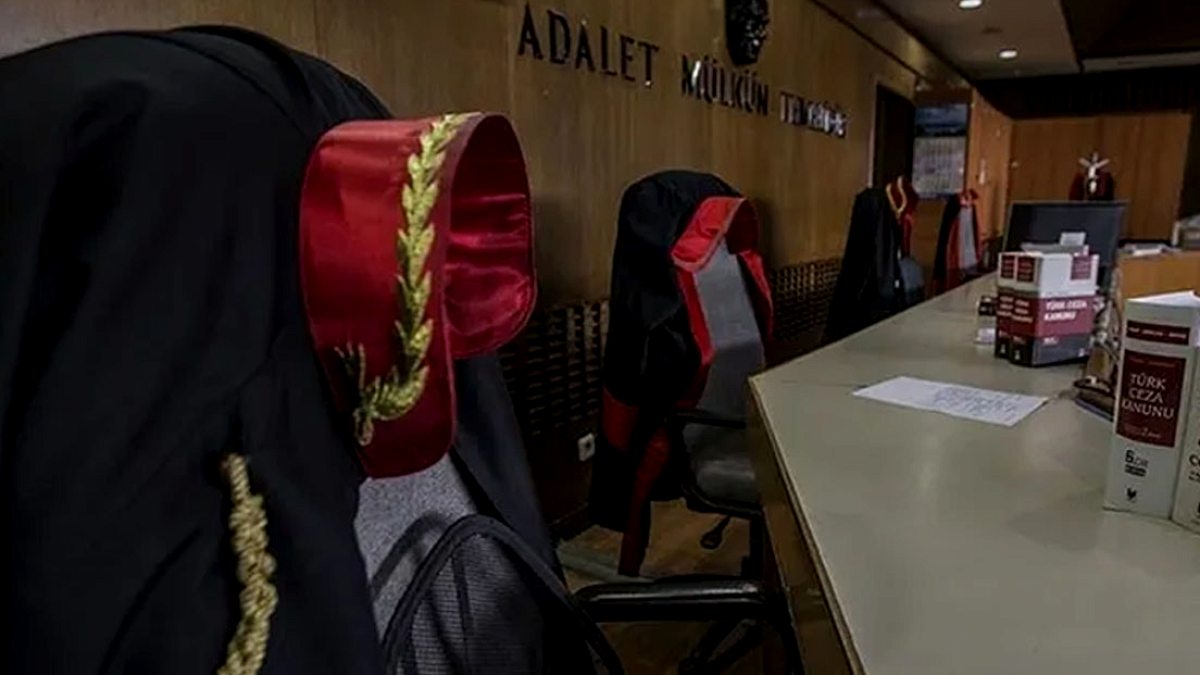 Zabıt Katibine Savcı Şifreleriyle Usulsüzlükten Ağır Ceza
