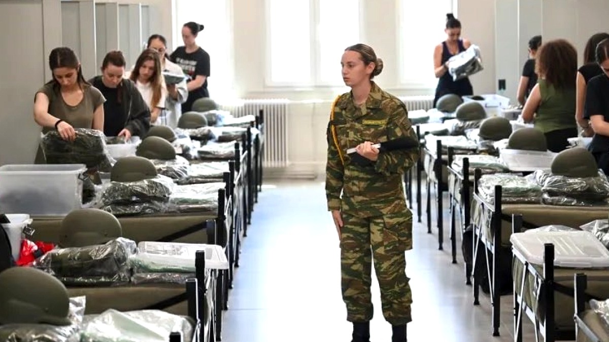 Yunanistan Ordusunda Tarihi Adım: Kadınlar da Vatani Görevde
