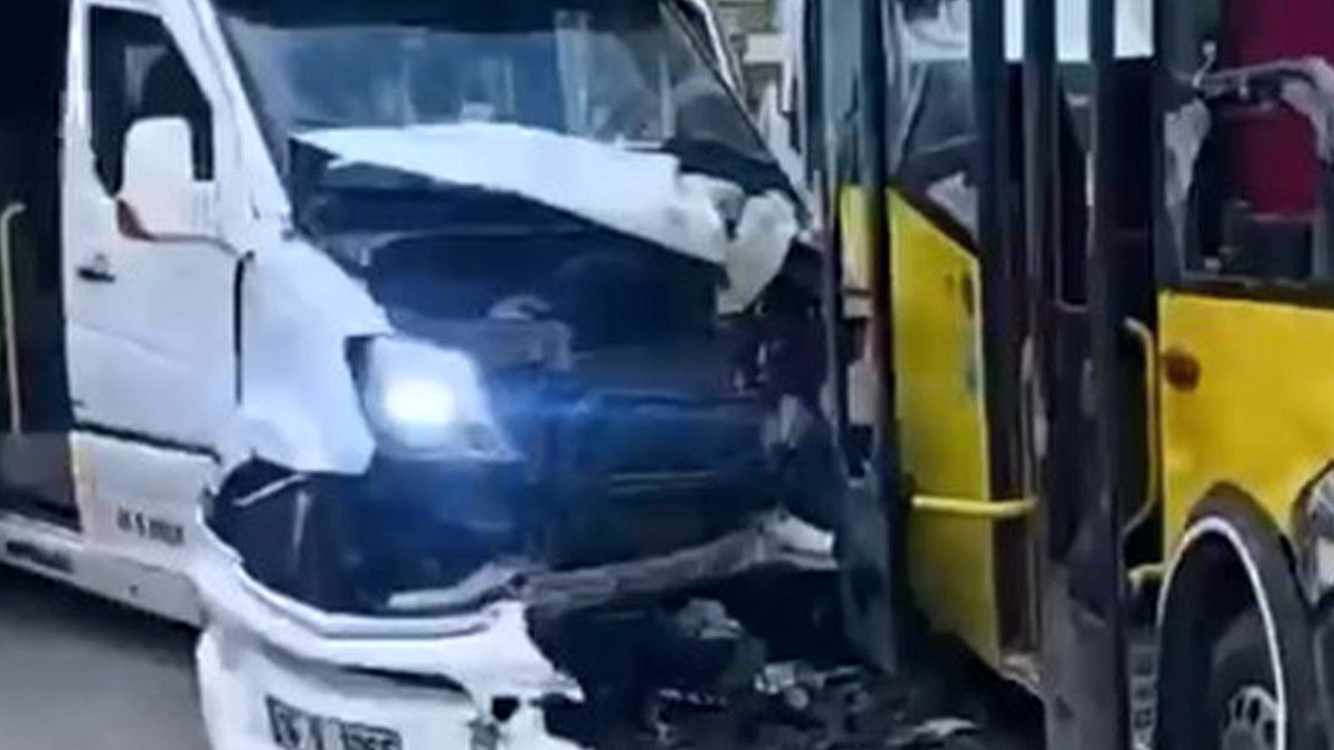 Bursa'da Kanlı Kavşak: Minibüs ve Otobüs Kafa Kafaya Çarpıştı, 5 Yaralı