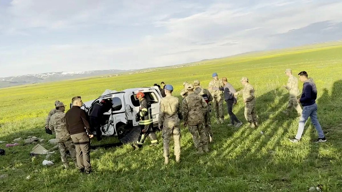 Erzurum'da Feci Kaza: Takla Atan Araç 3 Can Aldı, 4 Yaralı