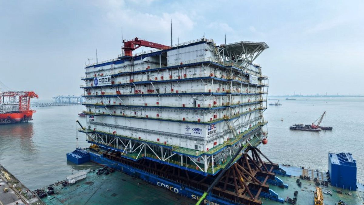 Çin Dev Bir Deniz Üssüyle Yenilenebilir Enerjide Çığır Açıyor