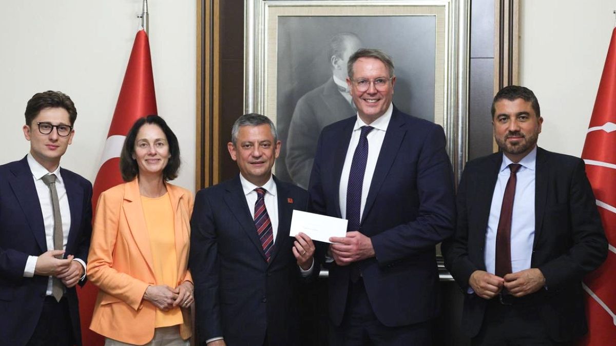 Almanya'dan CHP Lideri Özgür Özel'e Destek Mesajı