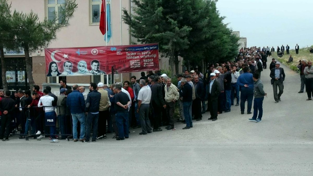 Türkiye'de İstihdam Daralıyor: Alarm Veren Veriler Açıklandı