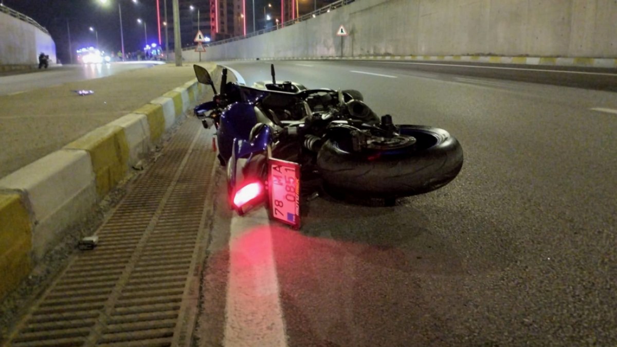 Üniversite Öğrencisi İki Genç Trafik Kazasında Hayatını Kaybetti