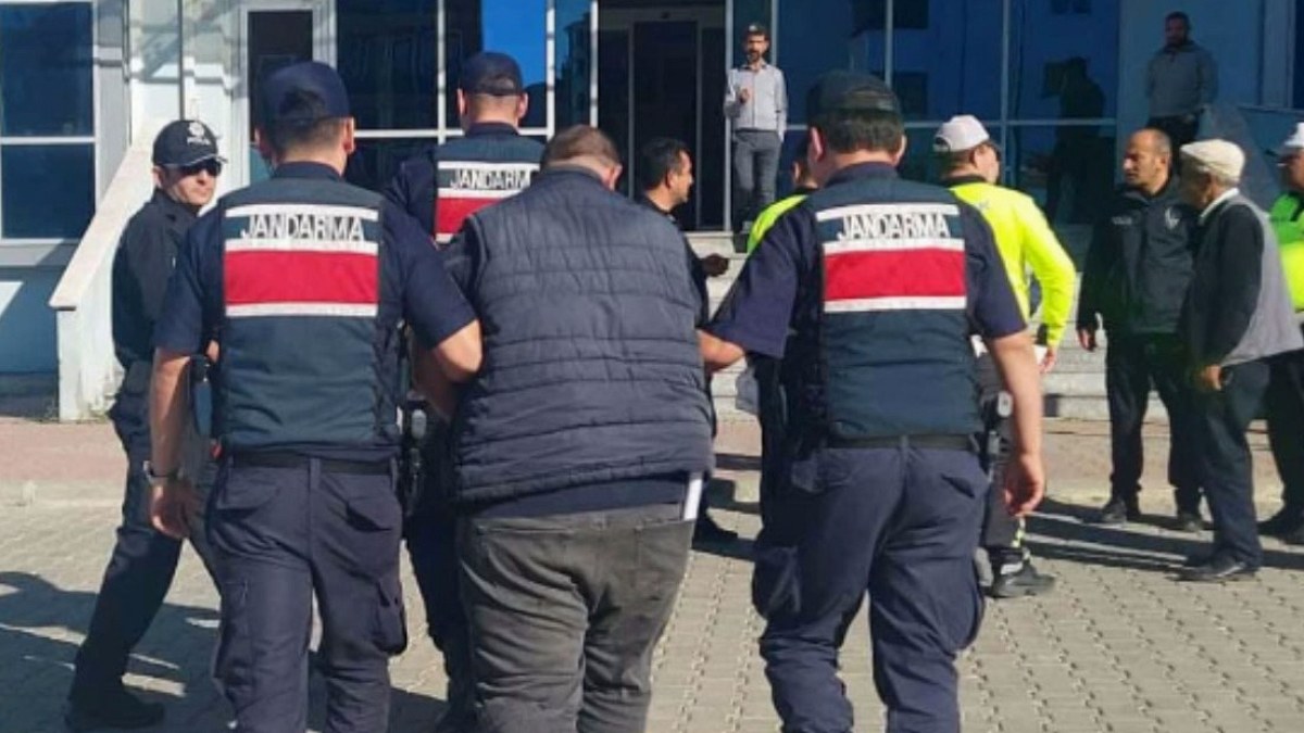 Kaçak Göçmenleri Taşıyan Taksici, Firari Sabıkalı Çıktı