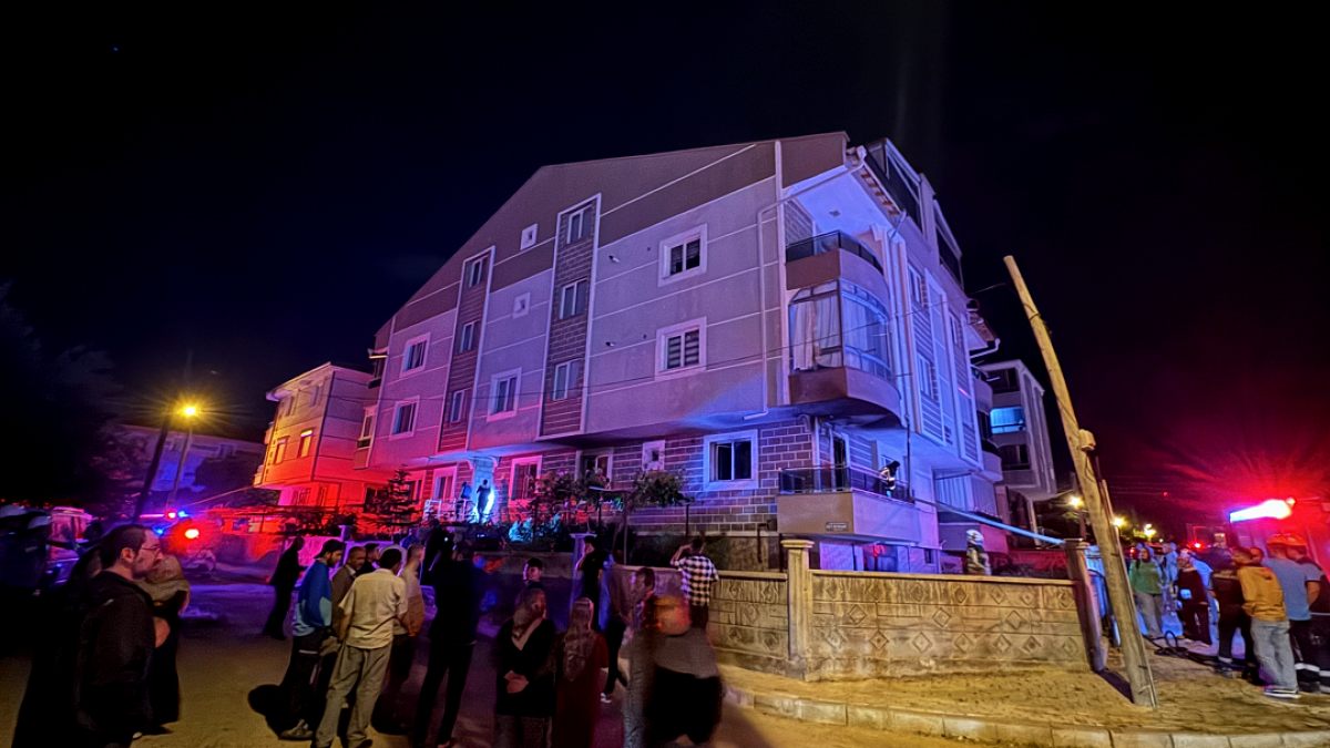 Karaman'da Korkutan Yangın: İki Kişi Duman Soludu, Tedavi Altında