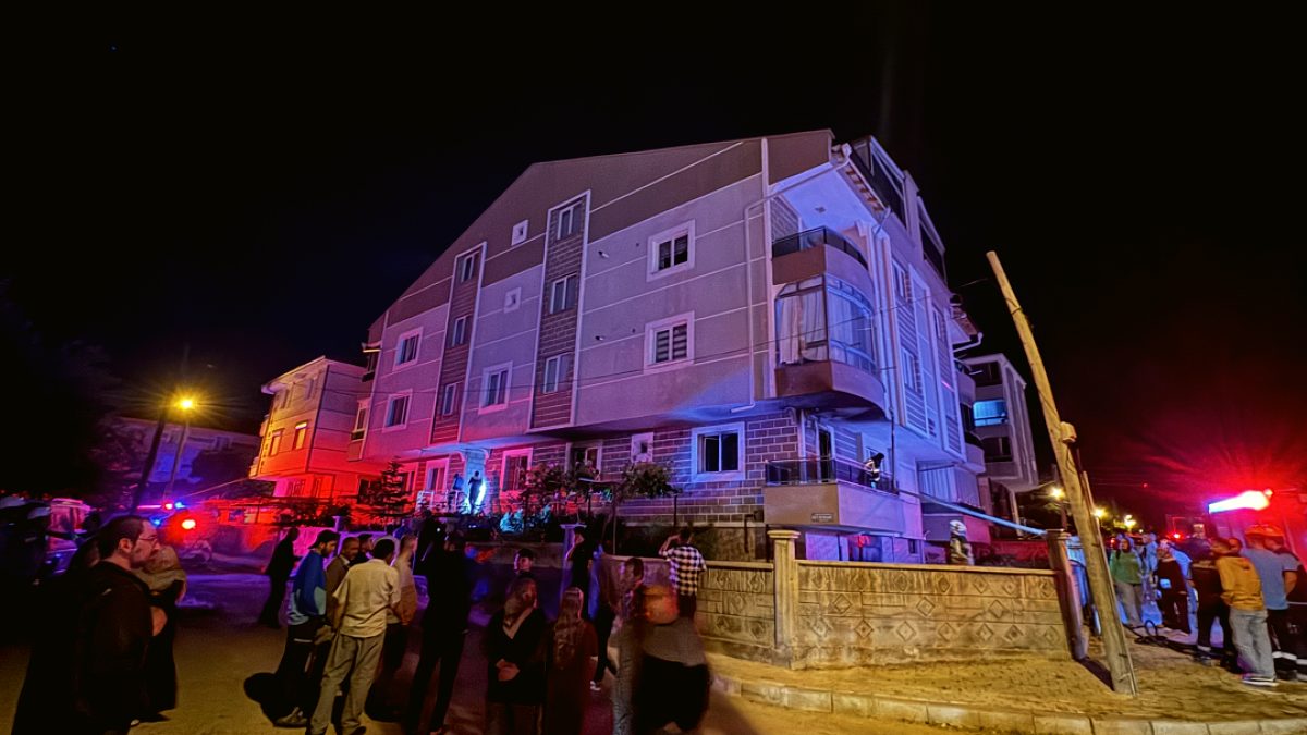 Karaman'da Dairede Çıkan Yangın İki Kişiyi Yaraladı
