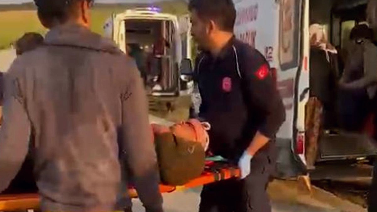 Polatlı'da Tarım İşçilerini Taşıyan Minibüs Devrildi: 4 Yaralı