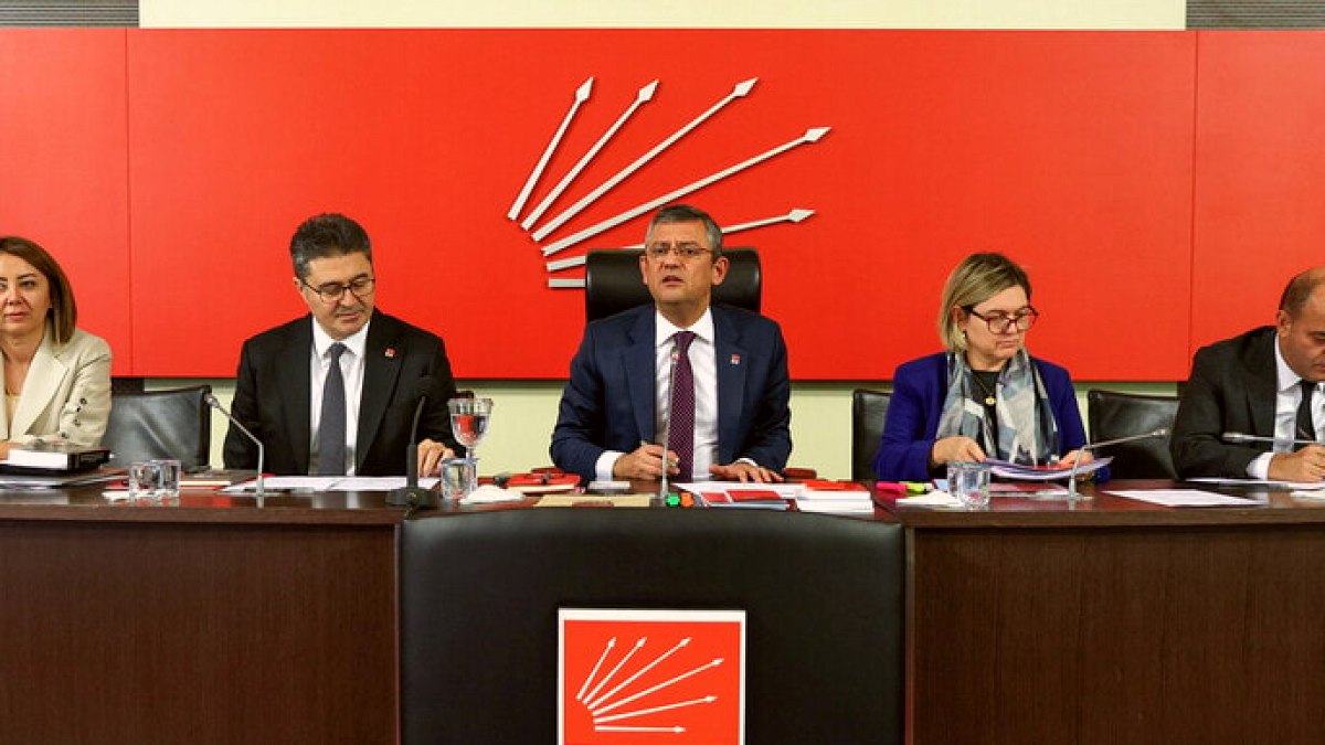 CHP'de MYK Toplanıyor: Özgür Özel Gündemi Belirleyecek