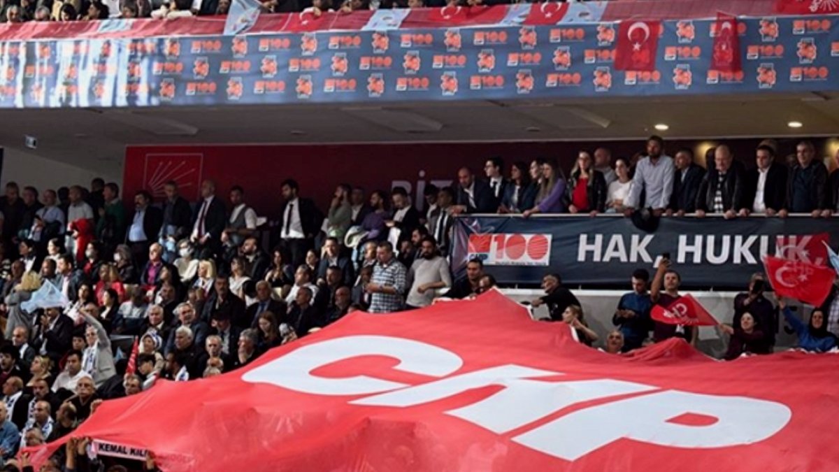 CHP'de Kurultay Ateşi Yükseldi: 84 Eski Vekilden 'Acil Kongre' Talebi