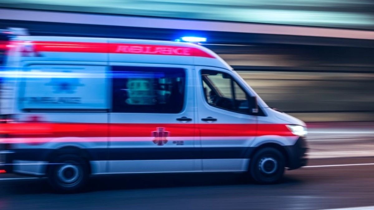İznik Gölü'nde Serinlemek İsteyen Emekli Polis Akıntıya Kapıldı: Oğlu Kurtarıldı, Kendisi Kayıp