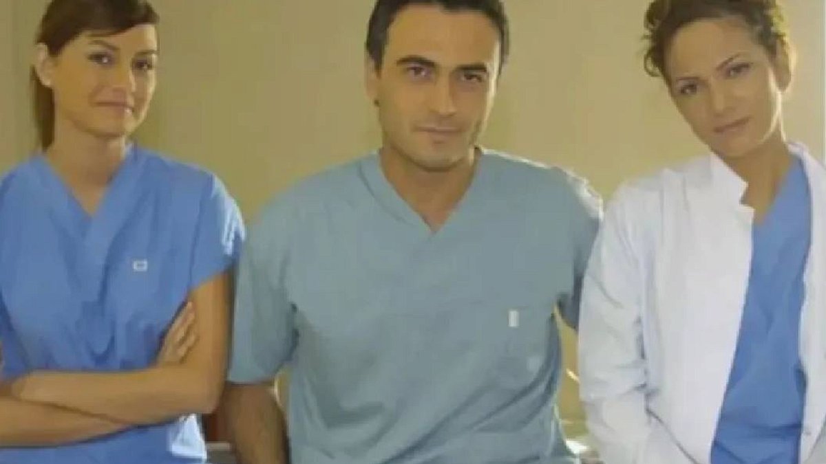 Doktorlar Dizisinin Unutulmaz İkilisi Yeniden Bir Arada: Yasemin Ergene ve Melike Güner'den Kucaklaşma