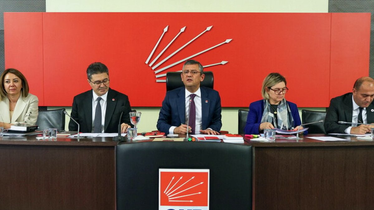 CHP'de MYK Toplanıyor: Özgür Özel Başkanlığında Kritik Gündem