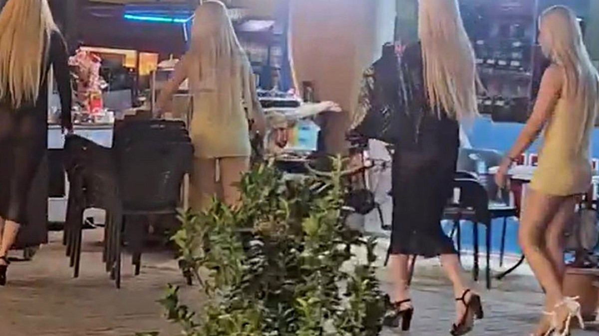 Antalya'da Şaşırtan Görüntü: Rus Turistler Dikkat Çekti