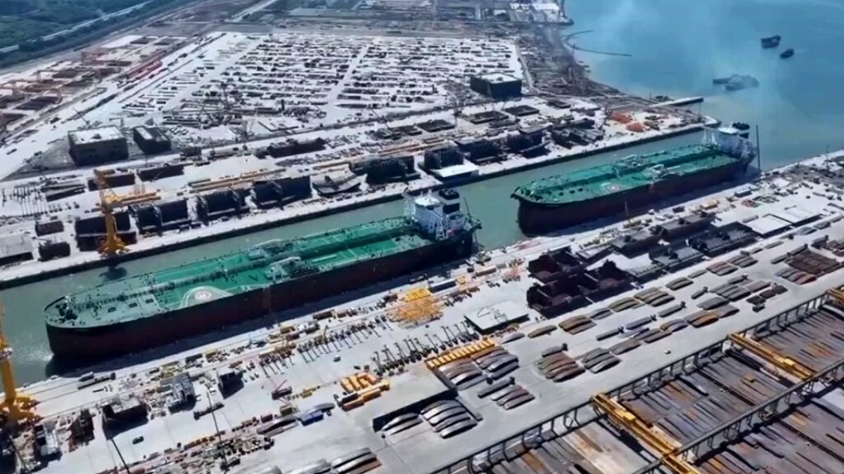 Çin'den Tarihi Başarı: 45 Bin Tonluk İki Dev Tanker Aynı Anda Denize İndirildi
