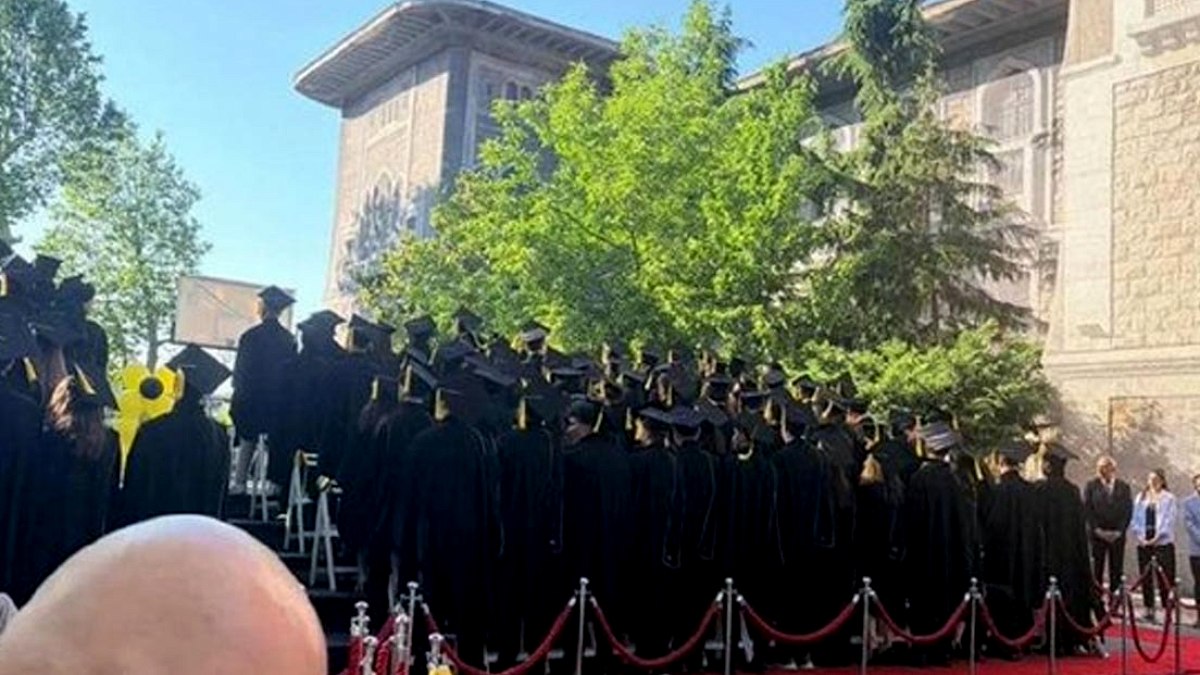 İstanbul Erkek Lisesi Mezuniyetinde Öğrenci Tepkisi: Tören İptal Edildi