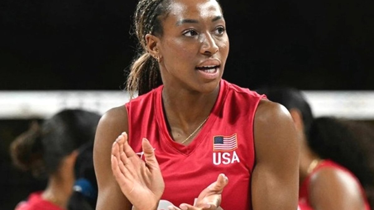 Fenerbahçe'den Voleybolda Bomba Transfer: ABD'li Yıldız Chiaka Ogbogu ile Anlaşıldı