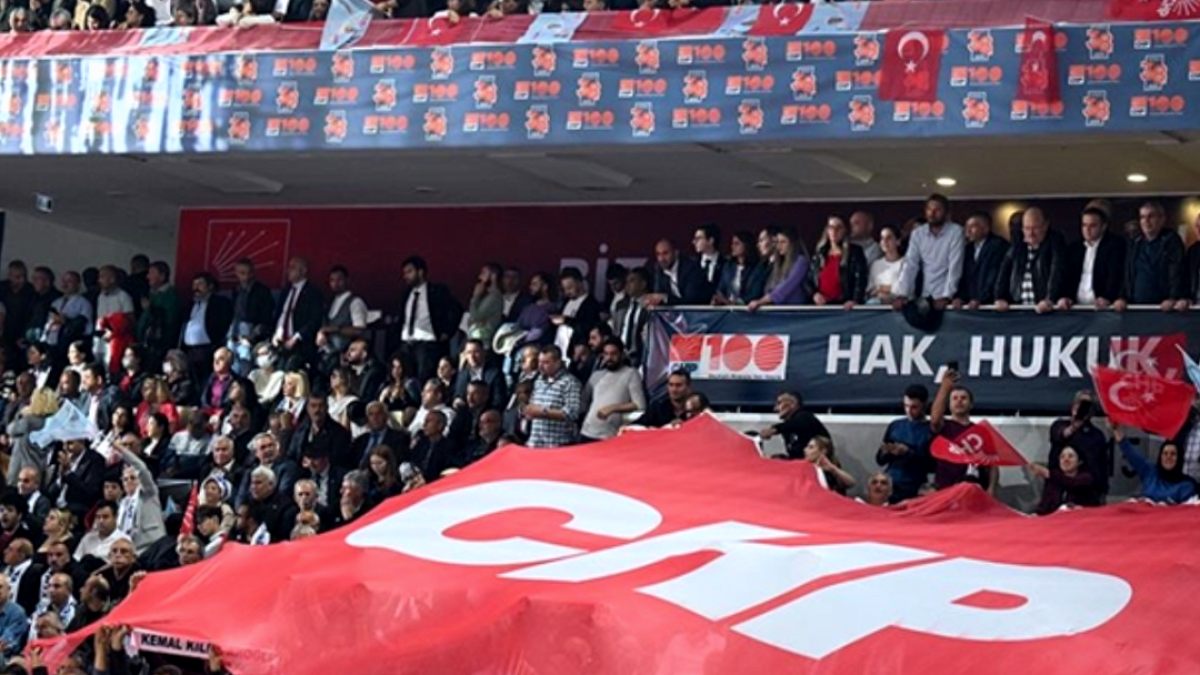 CHP'de Kurultay Baskısı: 84 Eski Vekilden "Hemen Olağanüstü Kurultay" Çağrısı