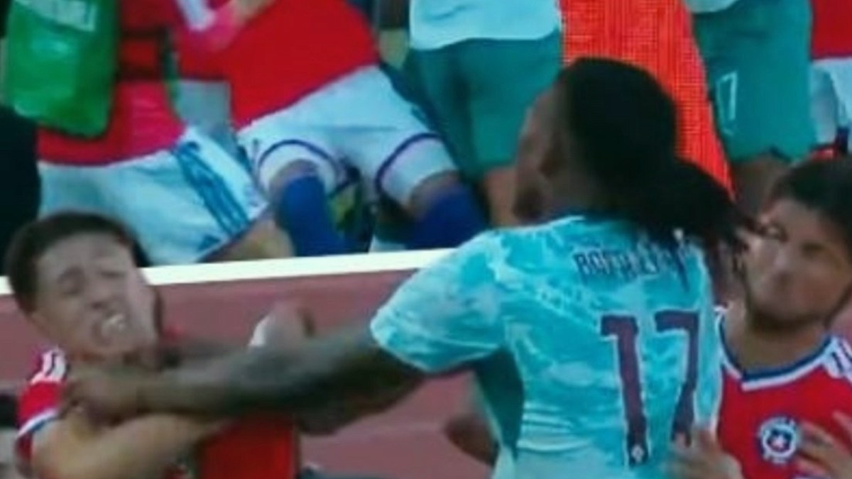 Galatasaray'ın Gündemindeki Leao Sahada Tartıştı, Kırmızı Kart Gördü