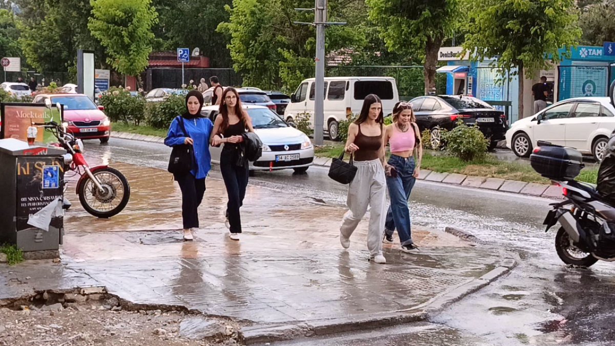 Meteorolojinin Uyarısı Gerçekleşti: Edirne ve Kırklareli'de Şiddetli Yağış