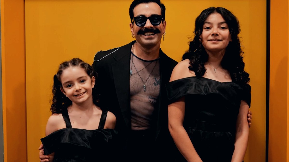 Gökhan Türkmen Kızlarıyla Sahnedeydi: Duygusal Anlar Yaşandı