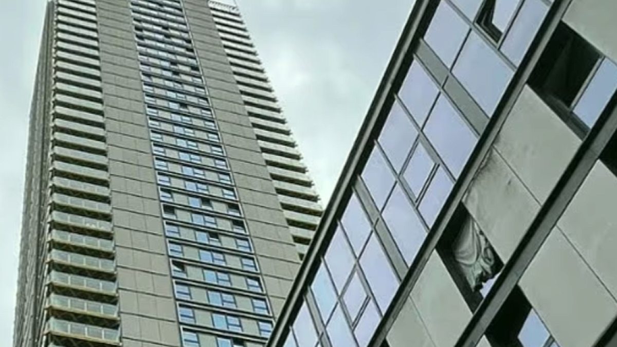 Londra'da Lüks Gökdelenden Tüyler Ürperten Düşüş: 3 Kişilik Aile Hayatını Kaybetti