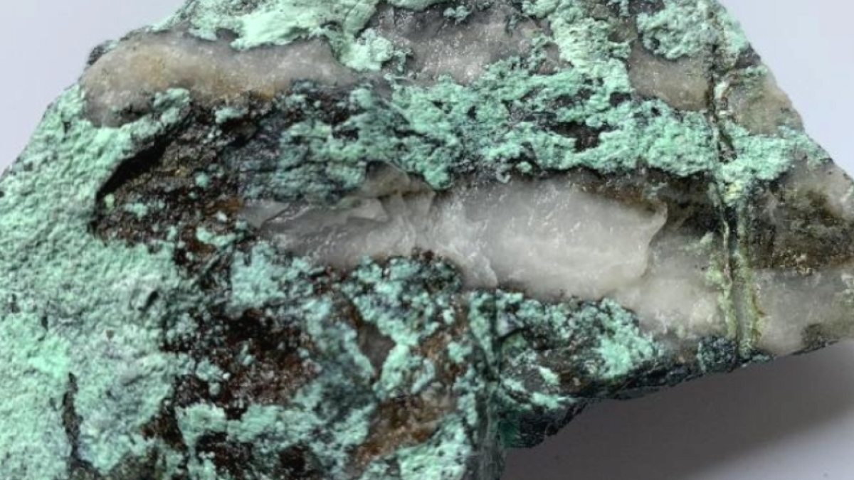 Çin'de Yeni Bir Mineral Keşfedildi: Jinxiuite Standartları 80 Kat Aştı