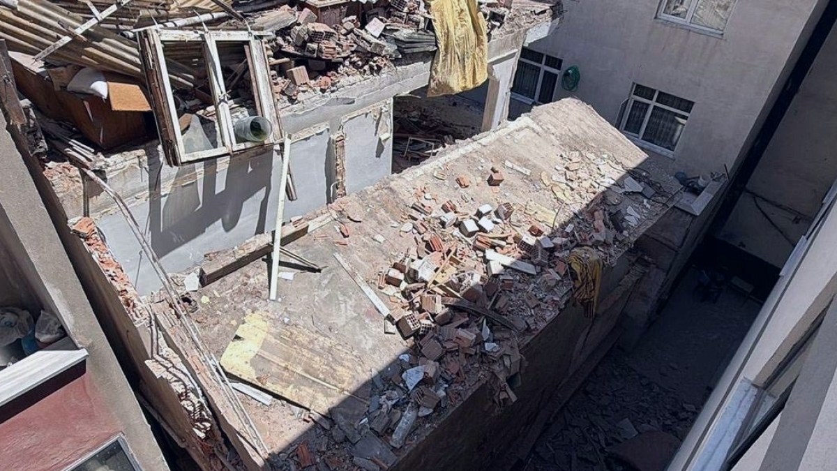İstanbul'da Yıkımı Devam Eden Bina Çöktü: 1 Ölü, 2 Yaralı