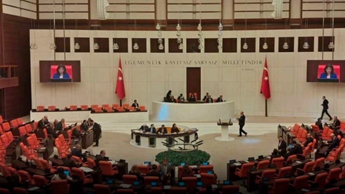 Vize Başvurularındaki Sorunlar Araştırılsın Önergesi AKP-MHP Oylarıyla Reddedildi