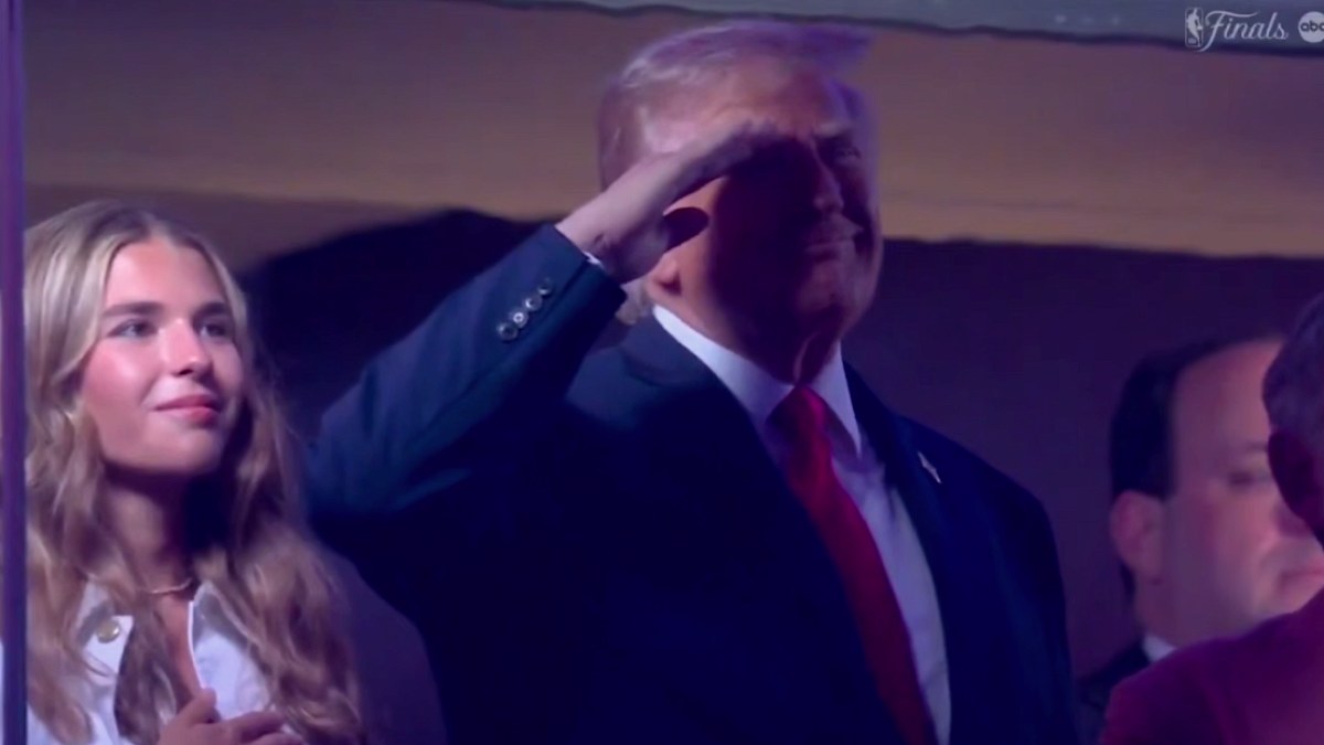 Trump'ın Maç Heyecanı Yuhalamalarla Başladı: New York Sokakları Kilitlendi