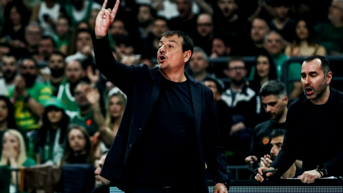 Ergin Ataman'dan Olympiakos Taraftarına Yanıt: "Türk Olmaktan Gurur Duyuyorum"